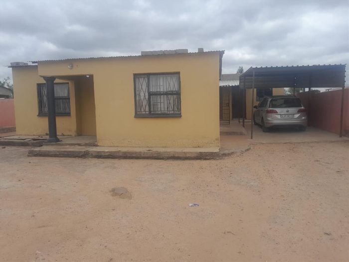 House for Sale in Polokwane Ext 76: 2 Bedrooms, 1 Bathroom, Carport, Back Rooms.