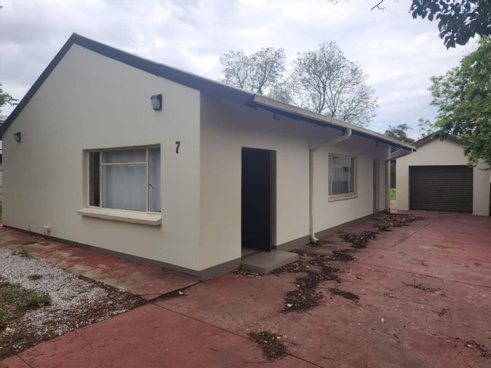 For Sale: House in Bela Bela Central with 3 bedrooms, spacious yard, and garage.