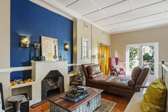 Essenwood House For Sale: 3 bedrooms, secure parking, spacious dining, modern kitchen.