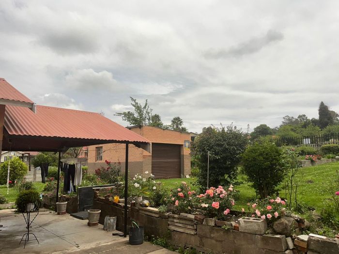 For Sale: Spacious 4-Bedroom House in Glencoe Central with Expansive Garden and Development Potential.