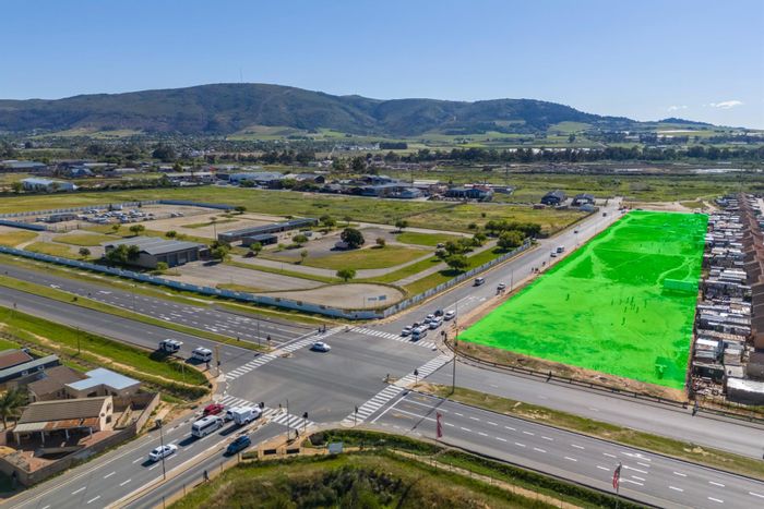 House for Sale in Dal Josafat: Spacious yard, prime location, investment potential.