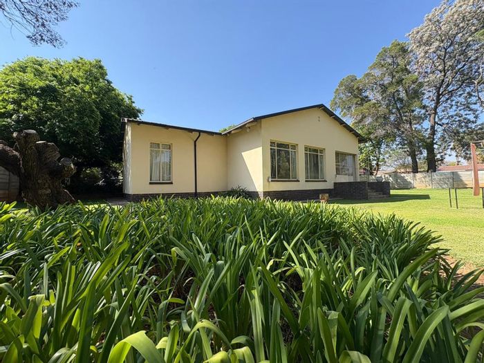 Capricorn House For Sale: 4 bedrooms, large yard, development potential, close to amenities.