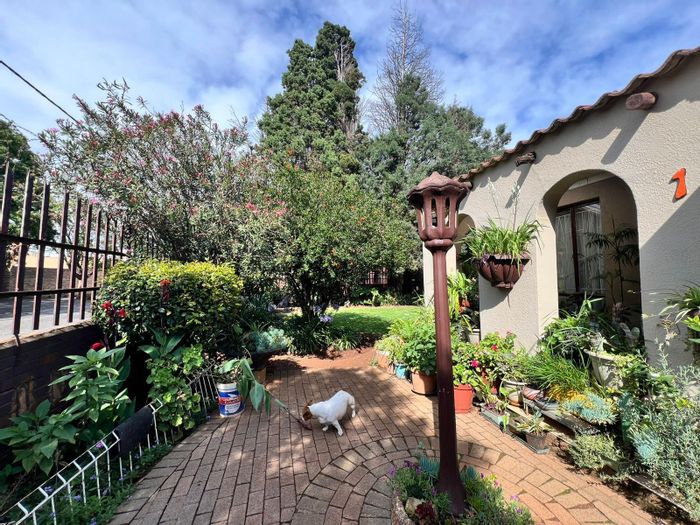 For Sale: House in Brakpan Central with pool, garden, and potential granny flat.