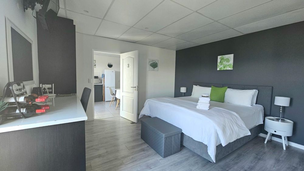 THIRD BEDROOM MIDDLE LEVEL