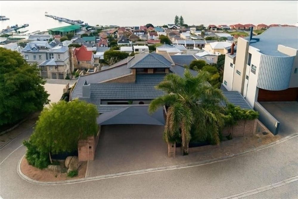 CORNER STAND PROPERTY