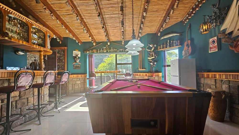 BAR/ENTERTAINMENT ROOM