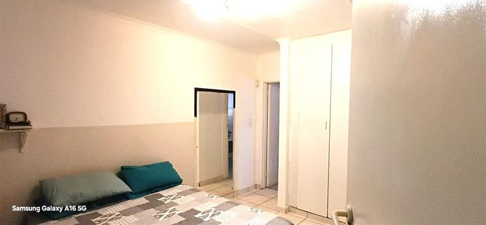 For Sale: House in Arboretum with 3 bedrooms, gated community, and secure parking.