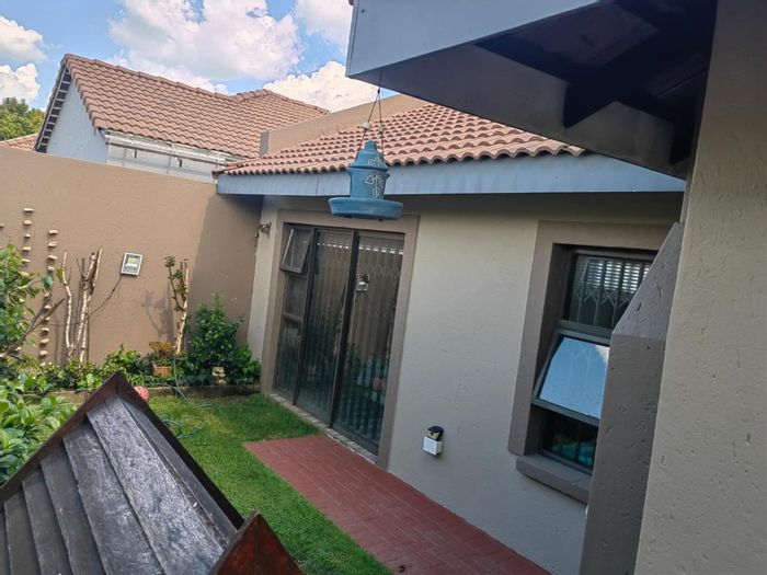 Secunda Central House For Sale: 3 beds, double garage, solar system, private garden.