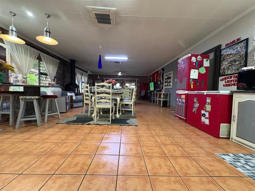 open plan living/kitchen