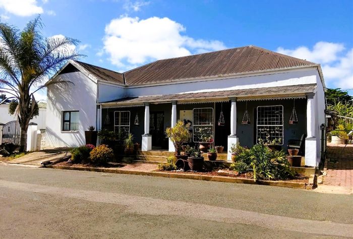 For Sale: House in Albertinia Central with 4 bedrooms, garden, office, and garage.