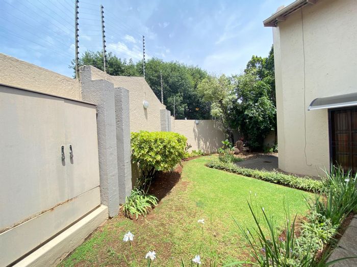 Buurendal Apartment For Sale: 2 bedrooms, en-suite, balcony, near amenities.