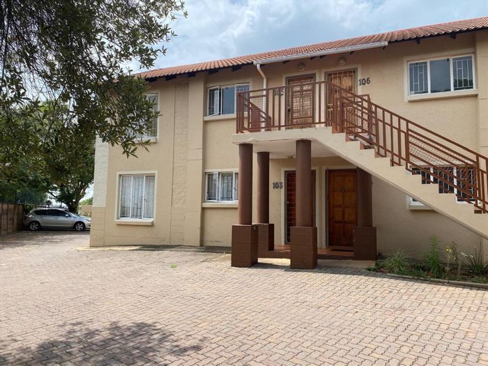 Two-Bedroom Townhouse For Sale in Die Hoewes with Pool Access and Amenities.