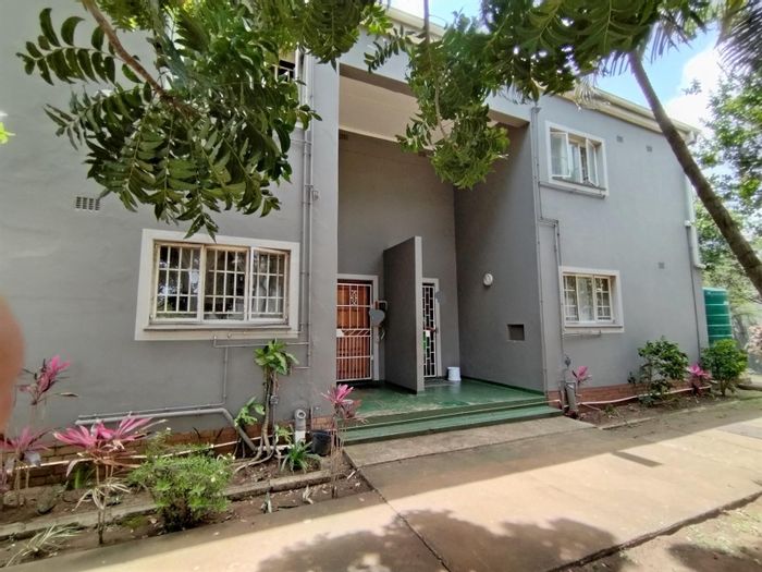 For Sale: Apartment in Panorama with secure access, garage, and private courtyard.