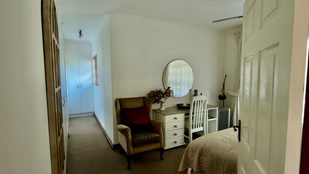 Main bedroom passage