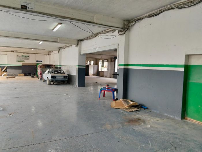 New Germany House To Rent: Spacious, secure with office, toilets, and ample power.