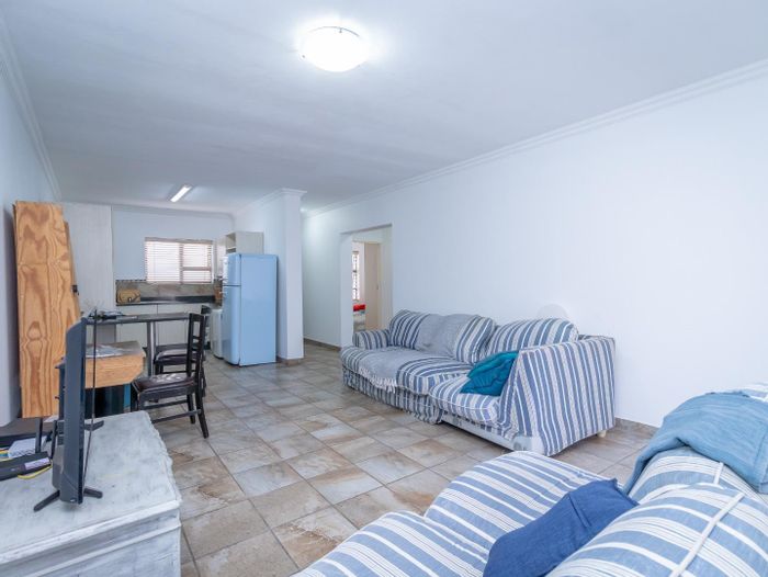 For Sale: 2-bedroom apartment in Melodie with carport, near amenities.