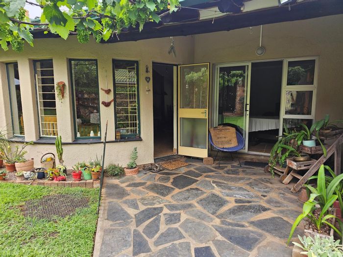 Doringkloof House For Sale: Spacious garden, entertainment area, versatile rooms, secure living.