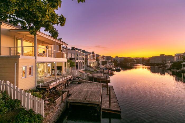 Canal-side 4-bedroom house with flatlet and private jetty in Thesen Islands For Sale.