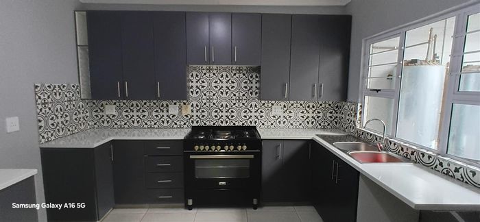 3-Bedroom House To Rent in Mtunzini Central with yard, parking, and security features.