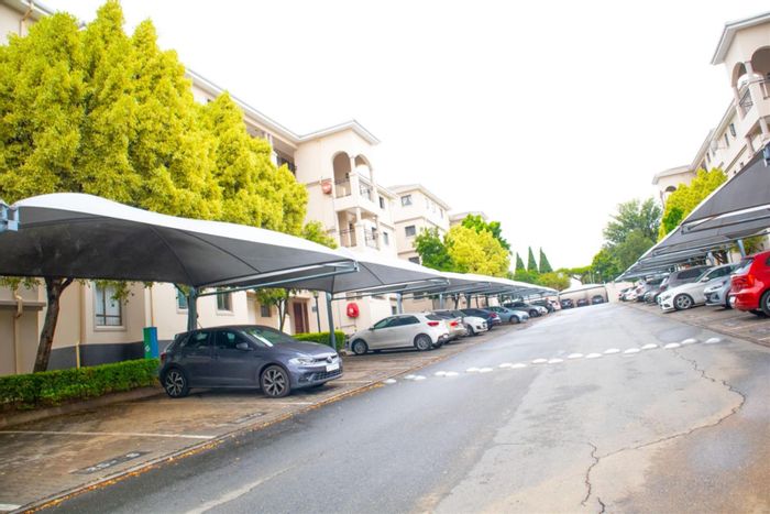 Noordwyk Apartment For Sale: 1 Bed, Private Patio, Pool, Secure Estate.