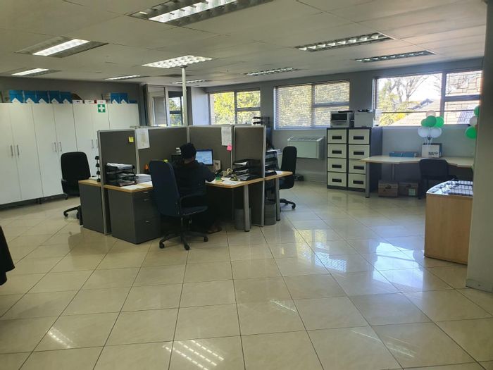 Office To Rent in Mill Park: Air-conditioned spaces, boardroom, kitchens, and dual entrances.