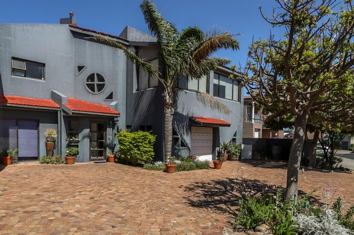 For Sale: House in Greenways Golf Estate with golf views, dual-living, and security.