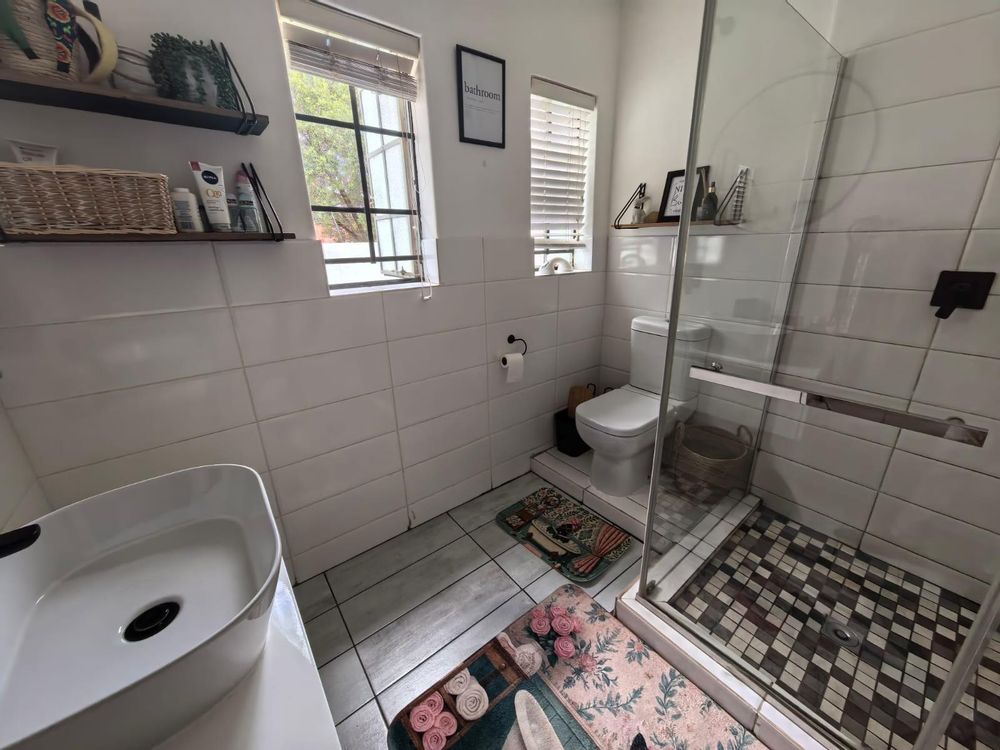 Ground Floor Ensuite Bathroom