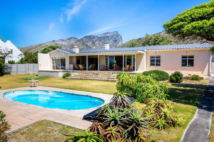 For Sale: Family home in Pringle Bay Central with pool, garden, and 6 bedrooms.