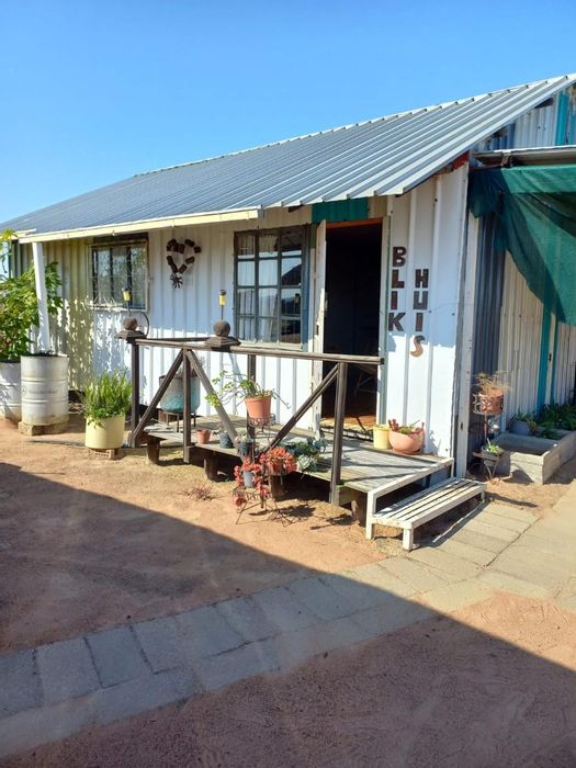 Cottage for Sale in Polokwane Rural: 2 Bedrooms, 900m² Land, Outdoor Potential.