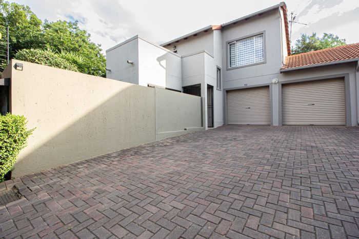 Northgate Townhouse For Sale: 3 beds, enclosed patio, garden, pool, 24-hour security.