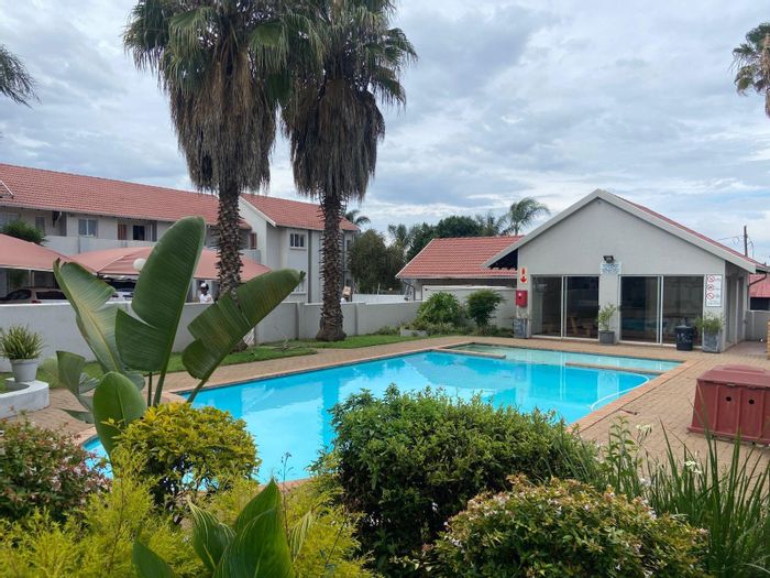 Glen Marais Apartment For Sale: 2 Bedrooms, pool, play area, secure complex.