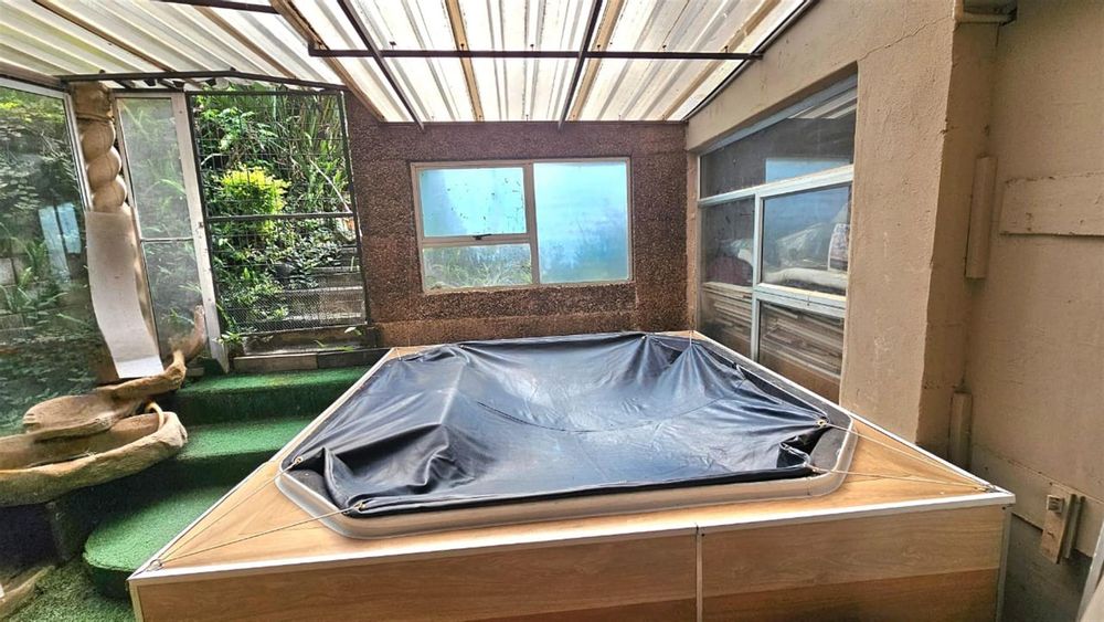 Jacuzzi in enclosed patio