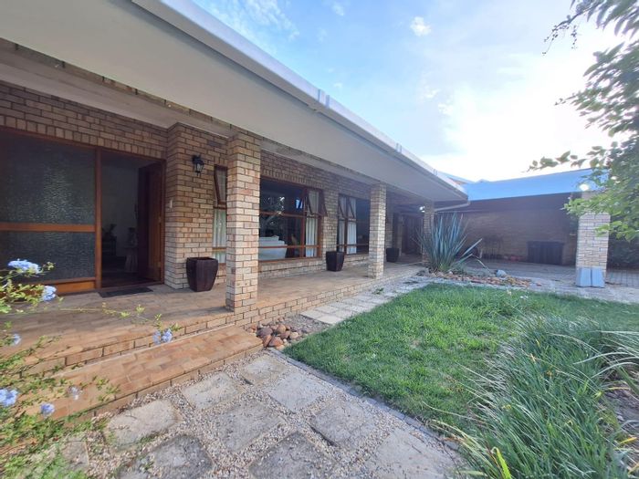 For Sale: Spacious 4-bedroom house with pool, office, and garden in Humansdorp Central.