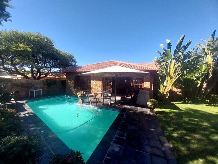 For Sale: House in Monument Heights with pool, garden, and double garage.