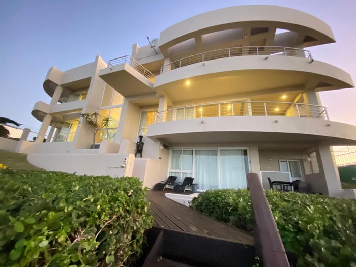 Beachfront house in Wavecrest, Jeffreys Bay — 7 bedrooms, ocean views, surf access.
