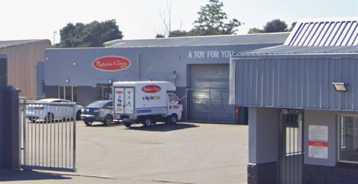 New Germany House To Rent: Includes kitchenette, security, office space, and 4 bathrooms.