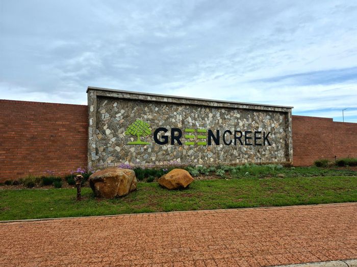 To Rent: Apartment in Savannah Country Estate with pool, gym, and lifestyle amenities.