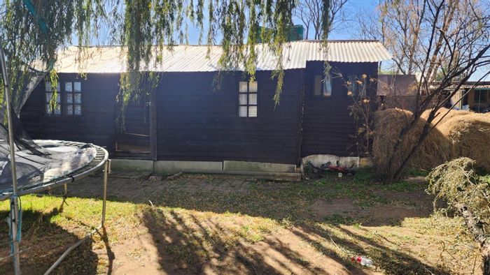 For Sale: Witpoortjie AH Small Holding with multiple homes and grazing area.