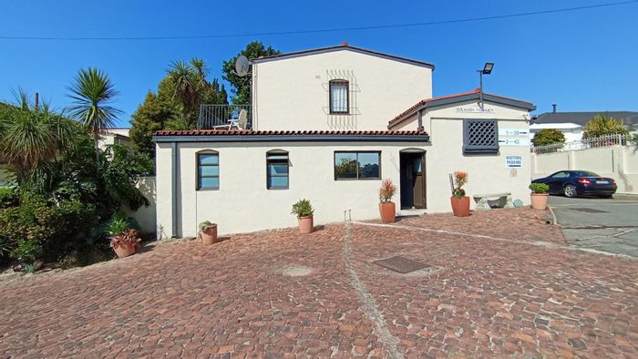 3-Bedroom House For Sale in Corlett Gardens with garage, near schools and amenities.