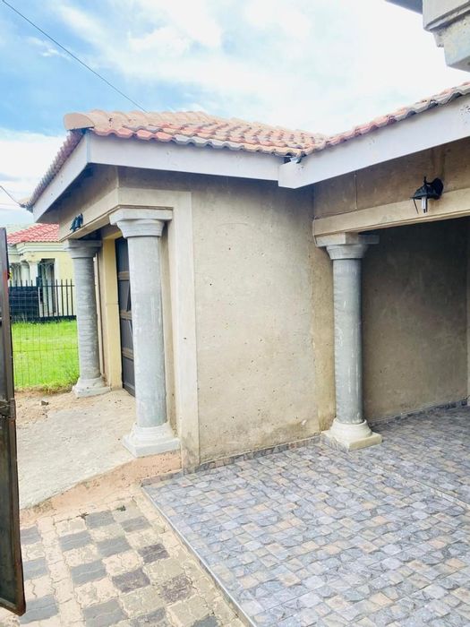 4-Bedroom House For Sale in Vryheid Central with fenced yard and convenient location.