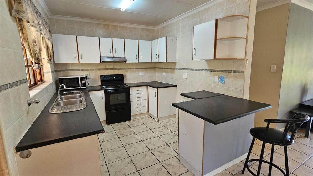 Neat practical kitchen