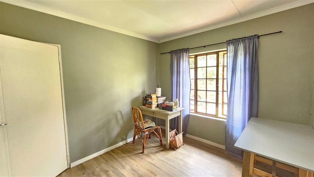 2nd bedroom with builtin cupboards