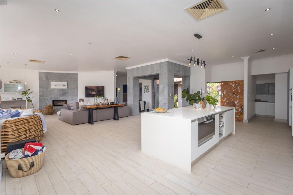 Kitchen / Living Area