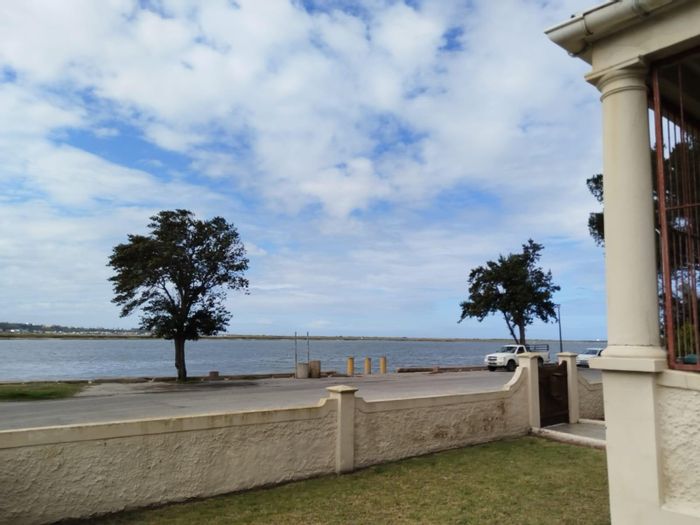 For Sale: House in Swartkops with river views, dual flatlets, and ample parking.