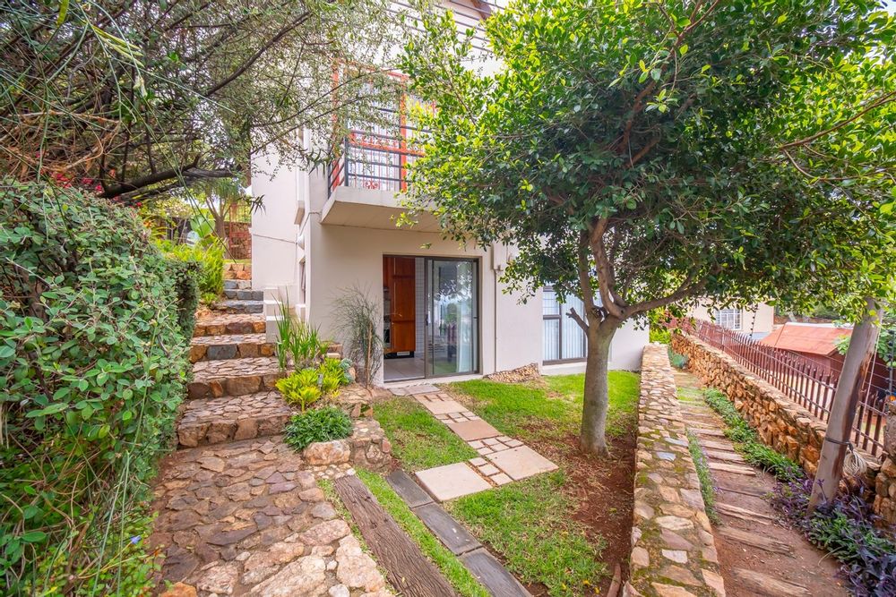 Garden in front of bachelor's flat