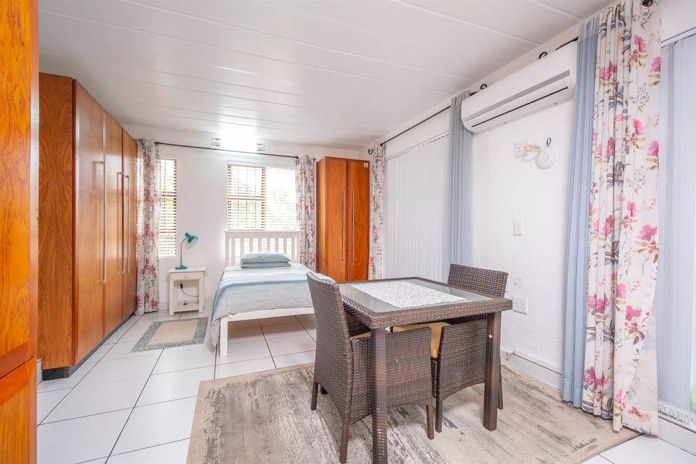 Open plan bachelor's flat