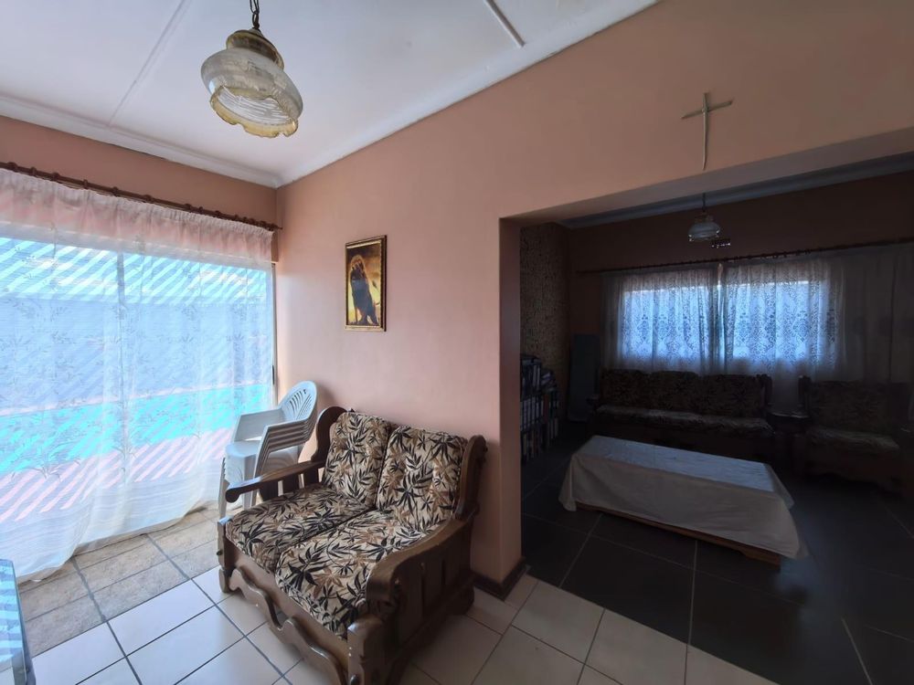 Outsbuilding next to Pool