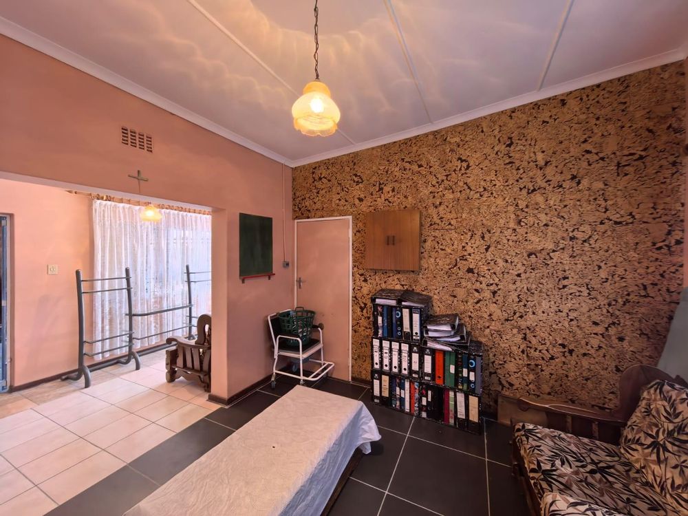 Outsbuilding next to Pool