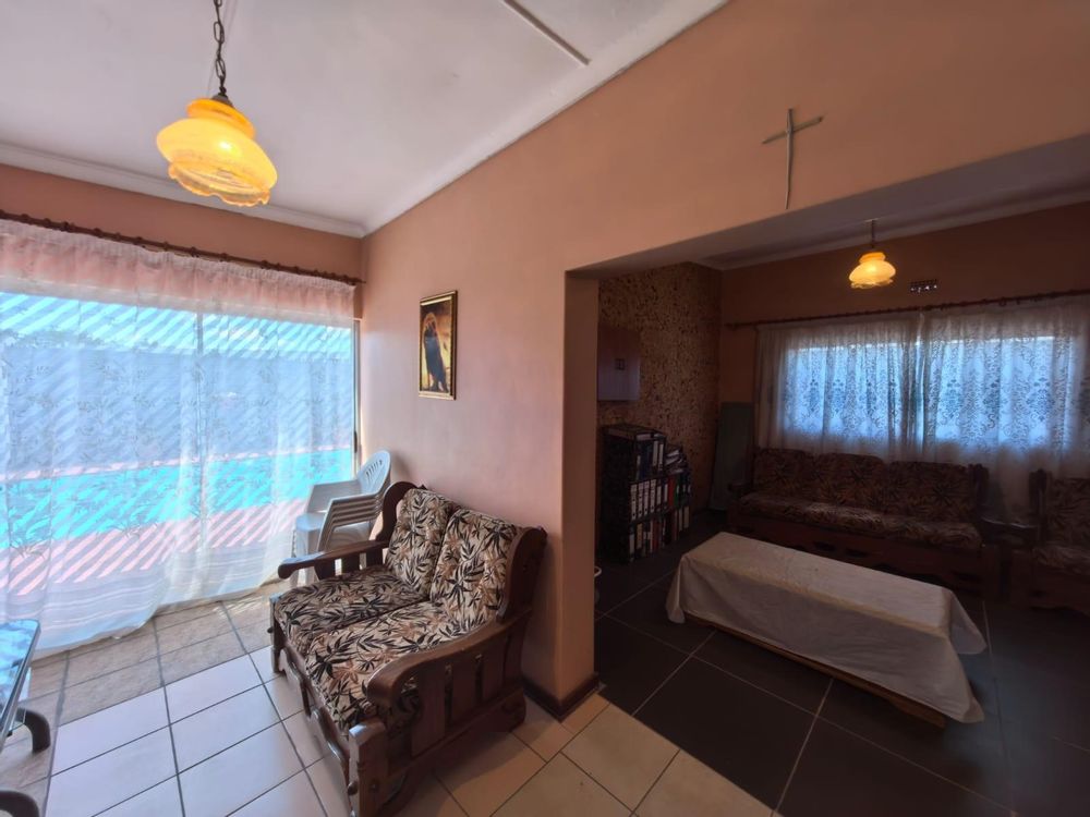 Outsbuilding next to Pool