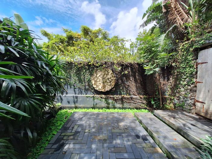 House to Rent in Dunkirk Estate: 4 beds, studio flatlet, expansive deck, double garage.